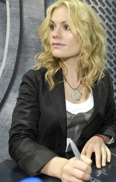 anna_paquin_comic_con1 anna_paquin_comic_con1