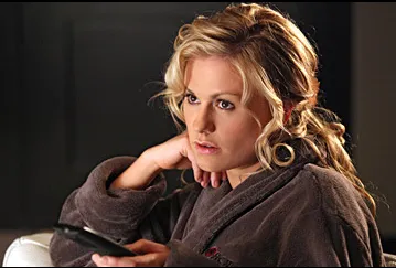 true_blood_new_season_2_photos_sookie_robe