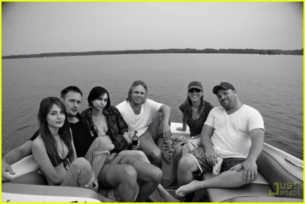 alexander-skarsgard-straw-dogs-4 alexander-skarsgard-straw-dogs-4