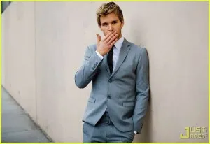 ryan-kwanten-2-magazine-photoshoot