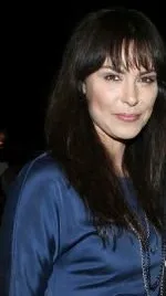 MF-hbocurb-150909-02