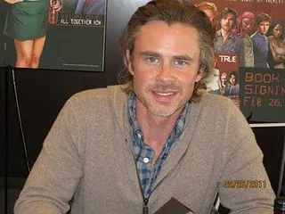 Sam Trammell Pose