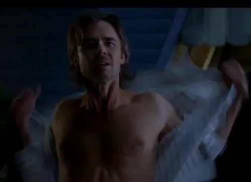 HBO Trueblood Season 5 Sam Merlotte played by Sam Trammell ripping off his shirt